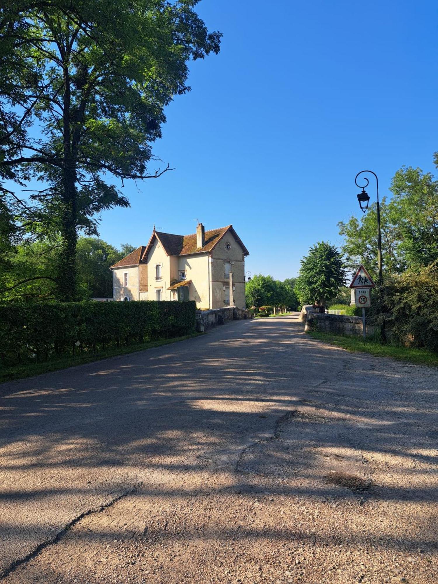 Le Logis Sereinite Annay-sur-Serein Exterior foto